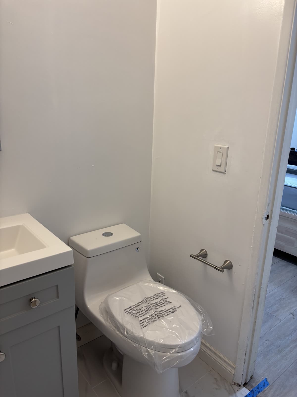 Bathroom Remodel — Vanity & Toilet / 浴室完工:洗手盆与马桶
