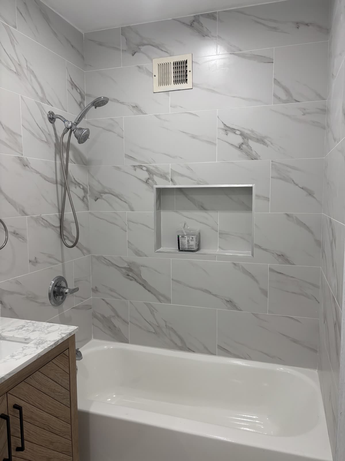 Bathroom Shower Tile Work / 浴室淋浴瓷砖