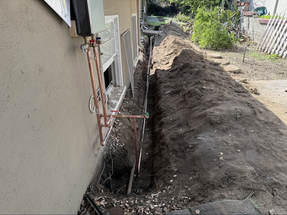 Exterior Copper Piping / 外墙铜管铺设